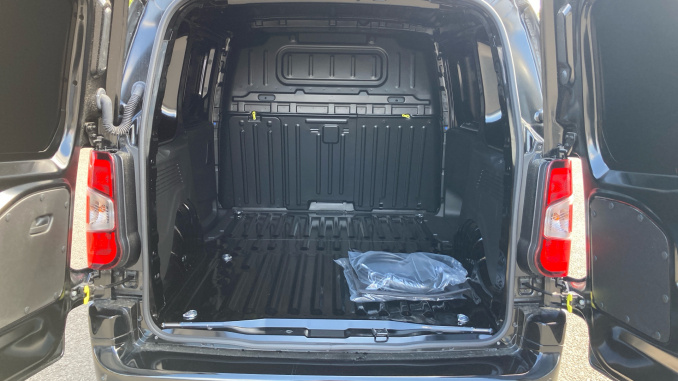 Peugeot Partner E-M 100kW 52kWh Asphalt Van Auto - Image 12